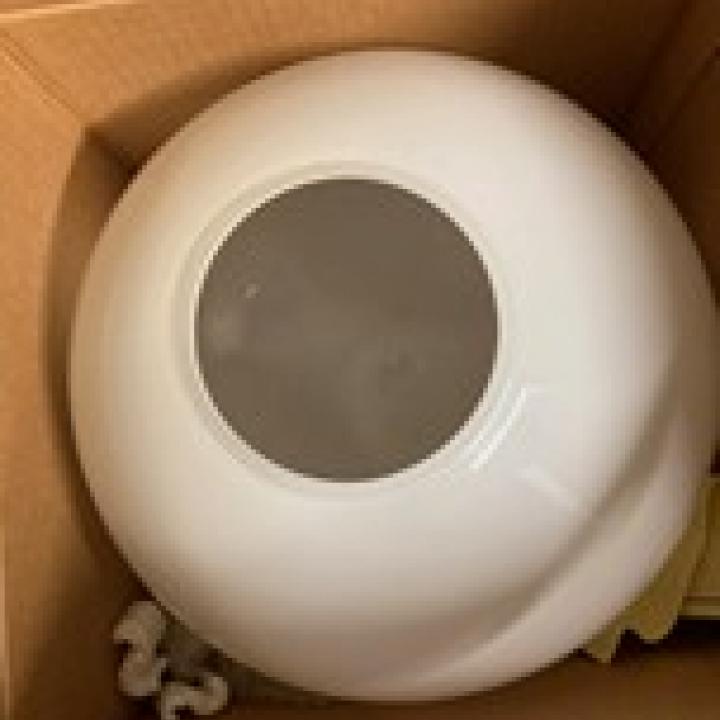 An example of the type of light fixture being cleaned.